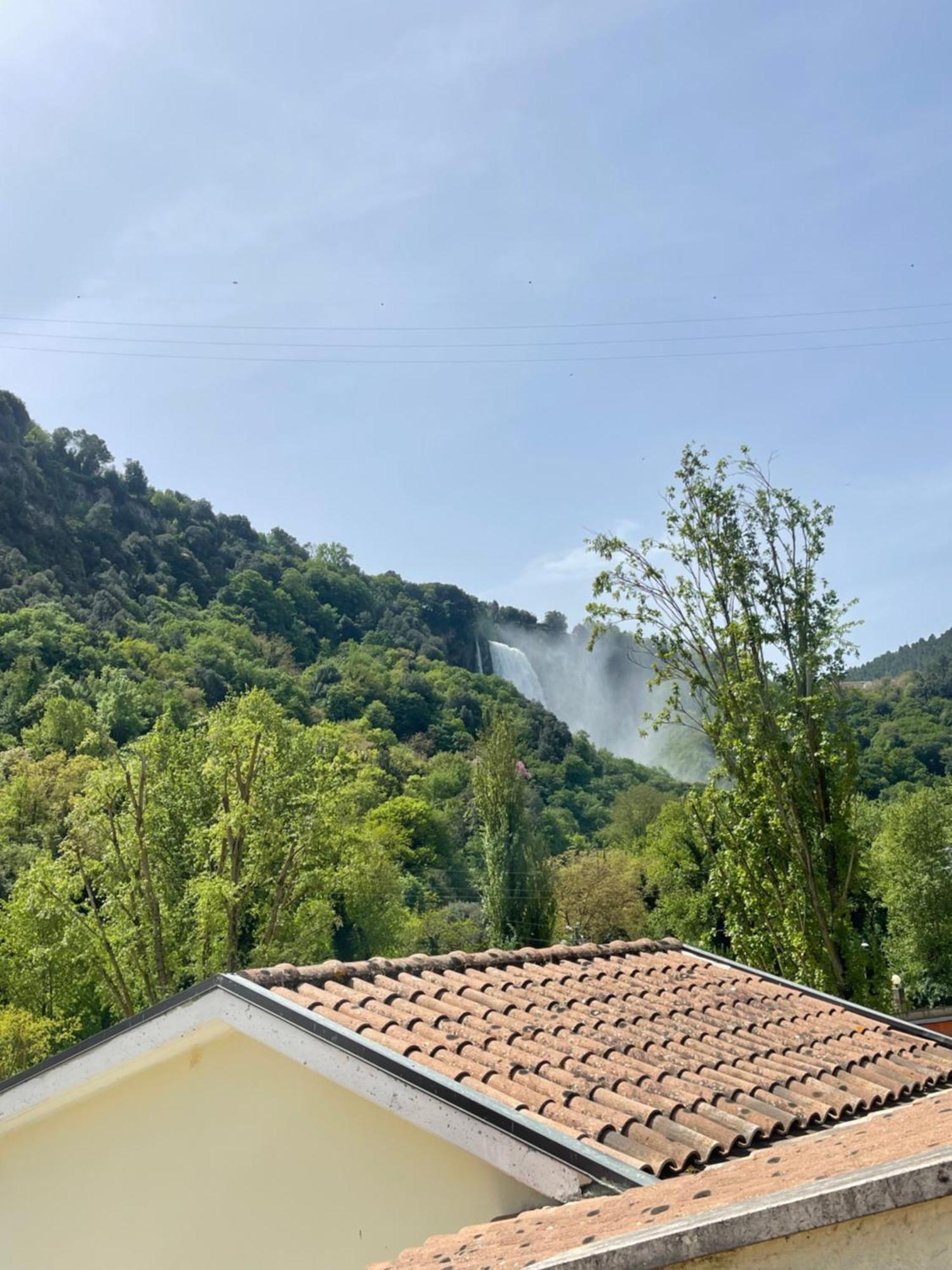 Il Casolare Della Cascata Hotel Terni Bagian luar foto