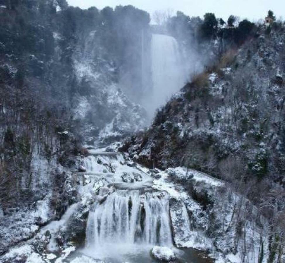 Il Casolare Della Cascata Hotel Terni Bagian luar foto